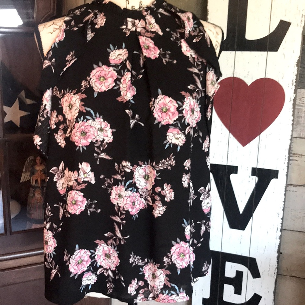 ❤️‍🔥5/$25❤️‍🔥Monteau Floral Top M